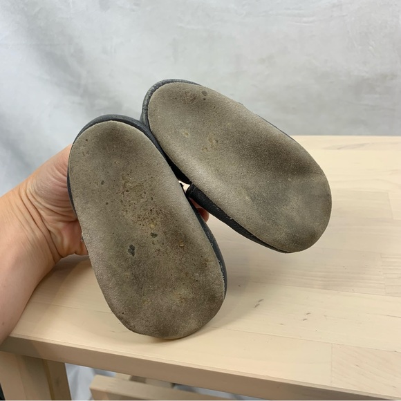 3 for $20 Joe Fresh Leather Slippers with Dinosaurs Sz 0-6m - Picture 3 of 3